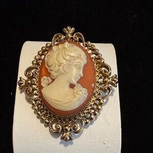 Vintage Avon Cameo Lockets Brooch